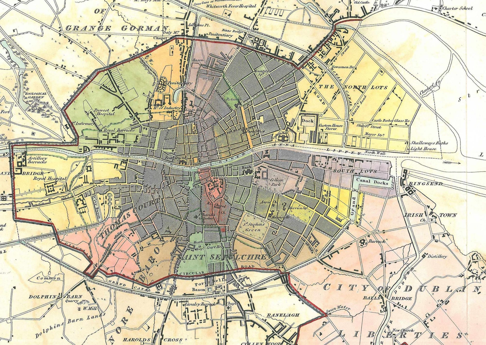 Questo è un dettaglio di una mappa del 1837 che nella sua estensione originale include tutta la baia di Dublino. Lo sviluppo urbano non raggiungeva ancora i corsi dei due canali artificiali che la circondano a nord e a sud. La popolazione era inferiore ai 200.000 abitanti. Oggi, tutta l'area metropolitana, con un'estensione che va ben oltre i limiti di questa mappa, supera il milione. 